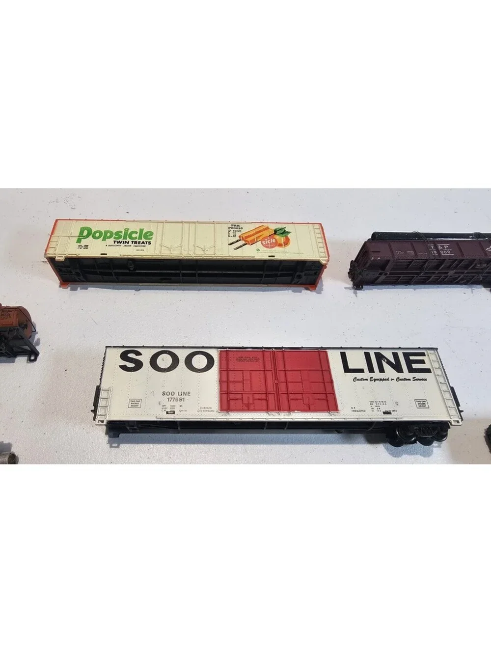 Vintage HO Scale Train Car Lot TYCO Chiquita Soo Line + Accessories Parts Repair